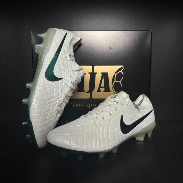 Nike Tiempo Legend 10 Elite Cleated Shoes
