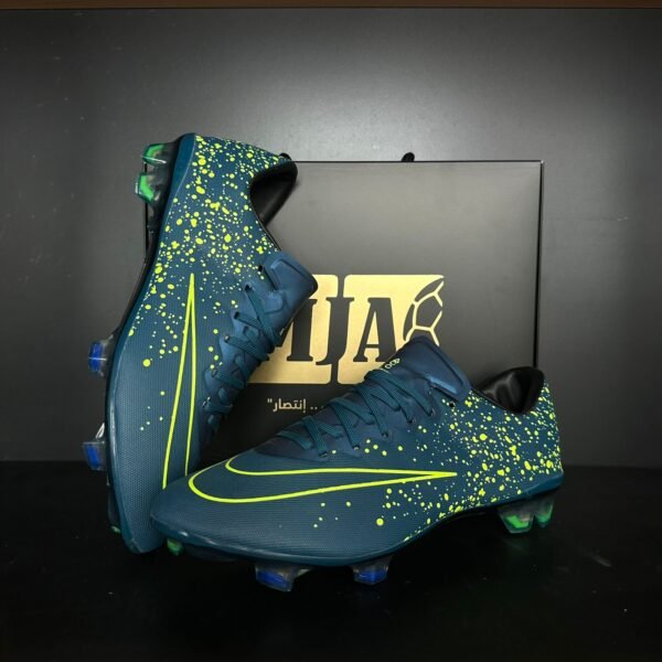 Nike Mercurial Vapor 10 Cleats